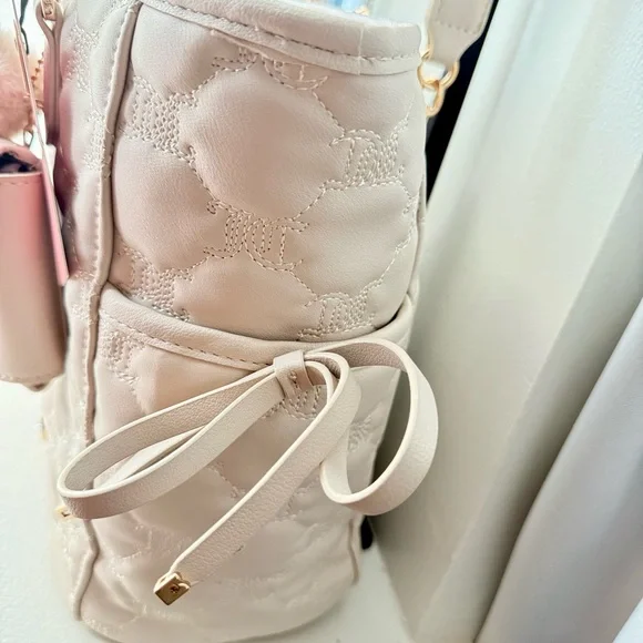 Juicy Couture Quilted Cream Bag + Pouch – Gold Chain, Pom-Pom Charm, NWT - Picture 4 of 8